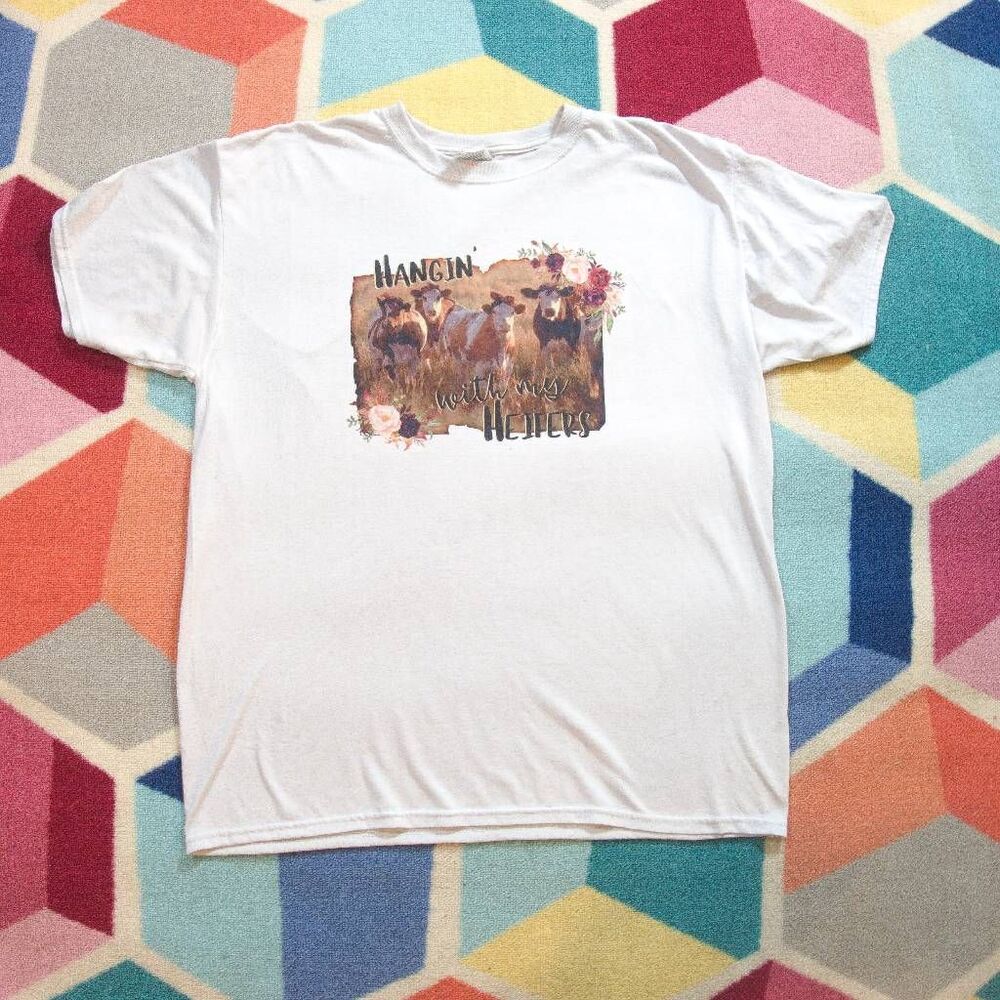 Women's Hanging with my heifers T-shirt size‎ L
